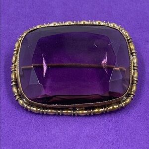 💛 Antique Gold Gilled Purple Amethyst Crystal Brooch